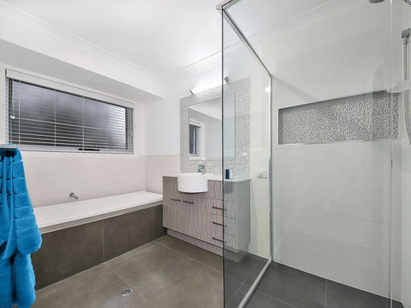 2 Foxwood Circuit, Wakerley QLD 4154