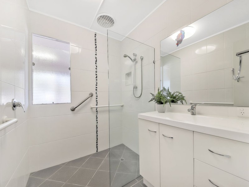 80 Alastair Street, Lota QLD 4179