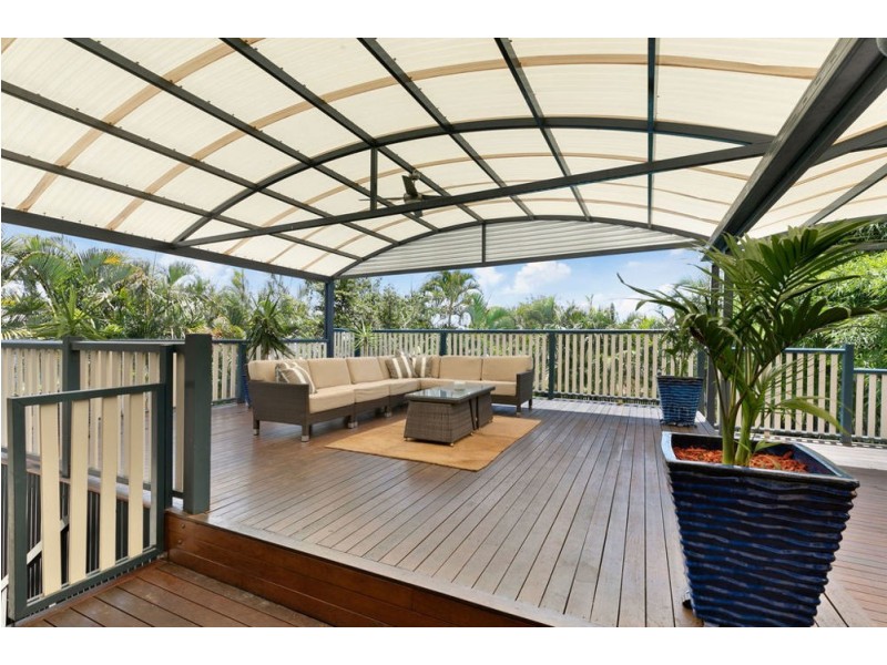 2 Gordon Parade, Manly QLD 4179