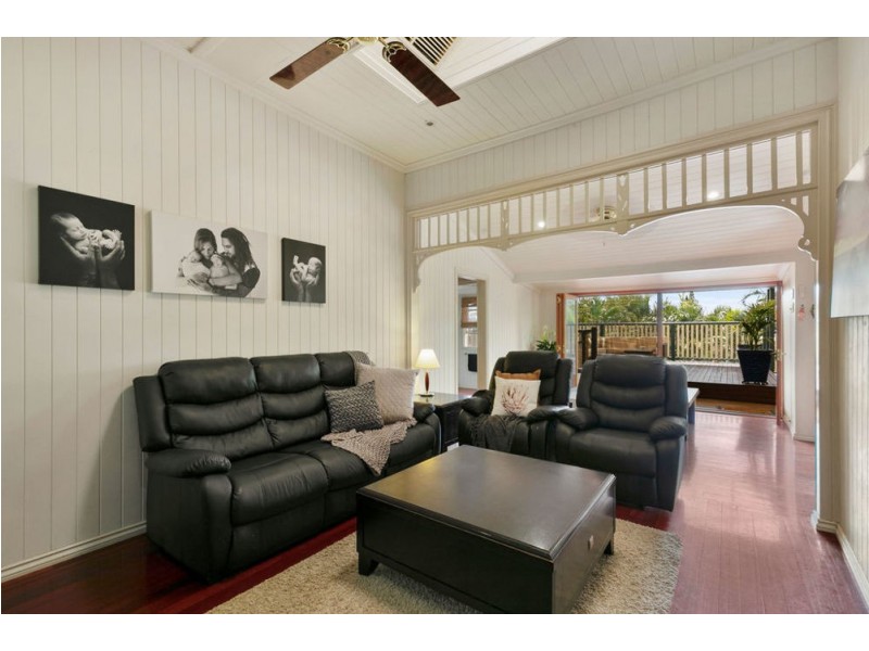 2 Gordon Parade, Manly QLD 4179