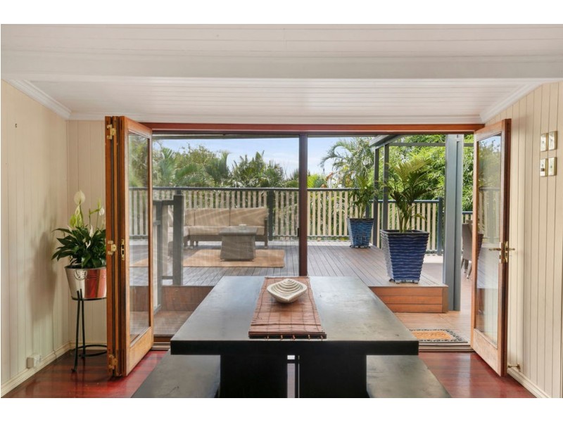 2 Gordon Parade, Manly QLD 4179