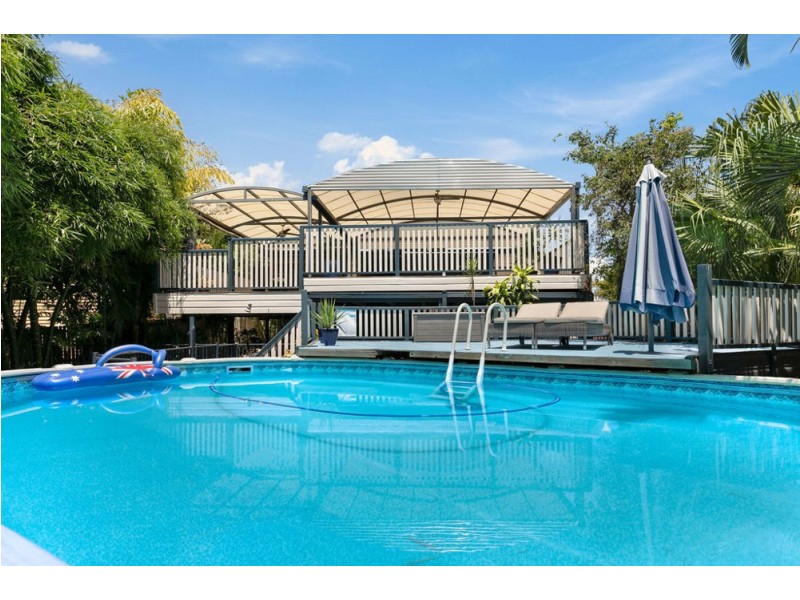 2 Gordon Parade, Manly QLD 4179