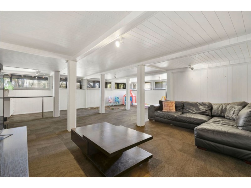 2 Gordon Parade, Manly QLD 4179