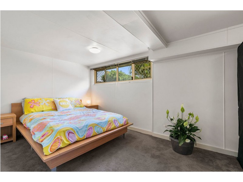 2 Gordon Parade, Manly QLD 4179
