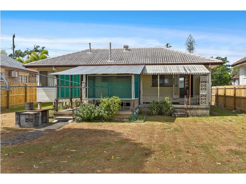 57 Sandy Camp Rd, Wynnum QLD 4178