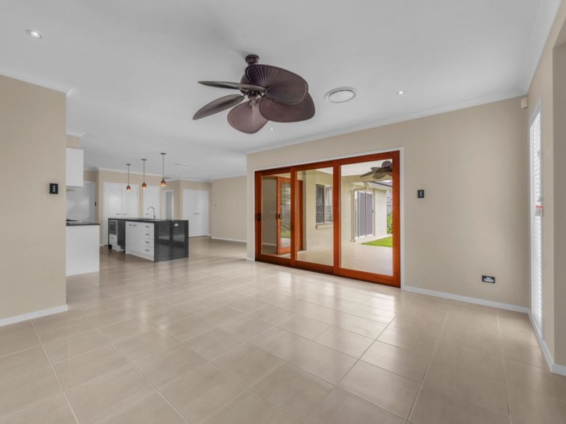 12 Foxwood Circuit, Wakerley QLD 4154