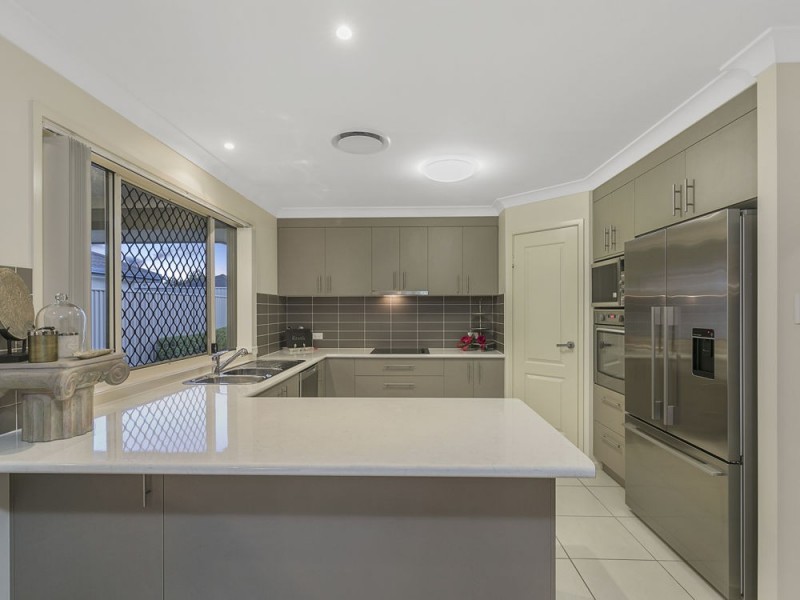 127 Ropley Road, Wynnum West QLD 4178