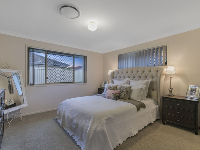 127 Ropley Road, Wynnum West QLD 4178