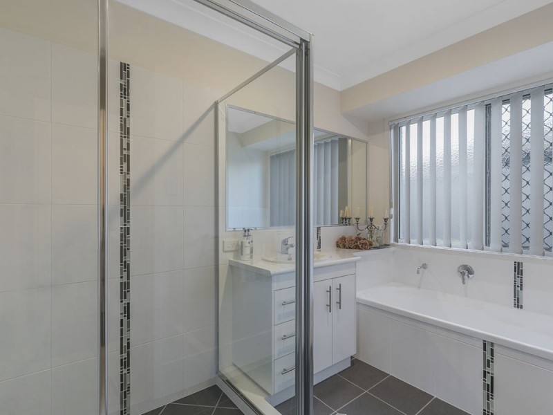 127 Ropley Road, Wynnum West QLD 4178