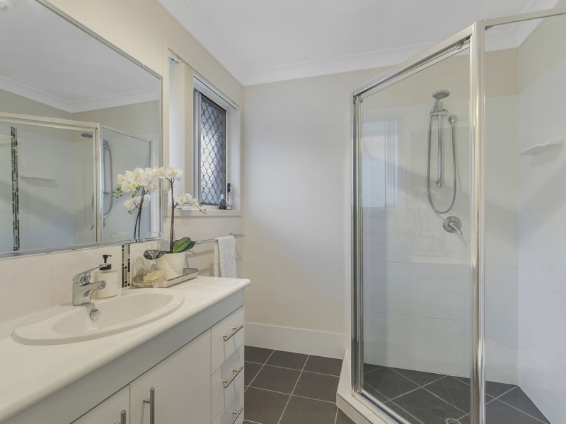 127 Ropley Road, Wynnum West QLD 4178
