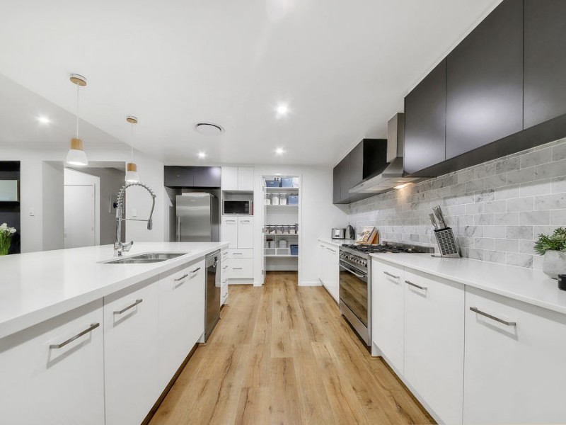 1 Paige Crescent, Wakerley QLD 4154