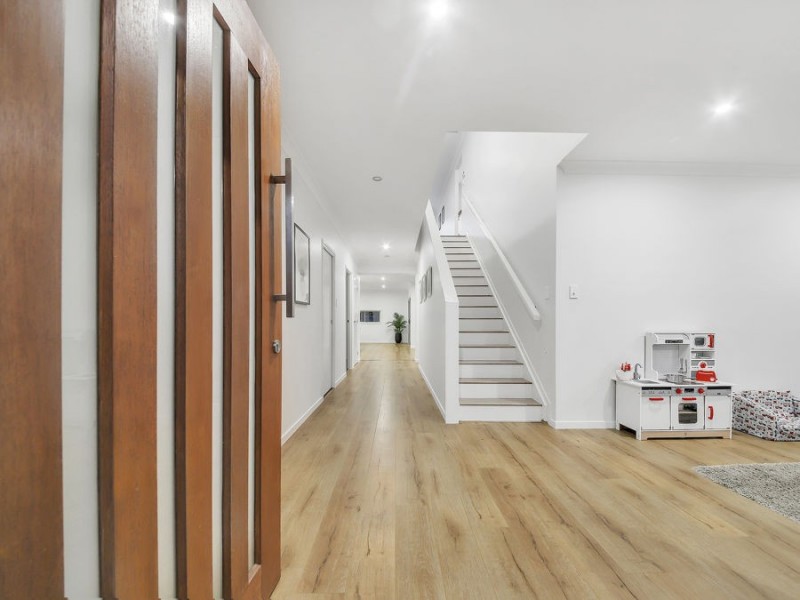 1 Paige Crescent, Wakerley QLD 4154