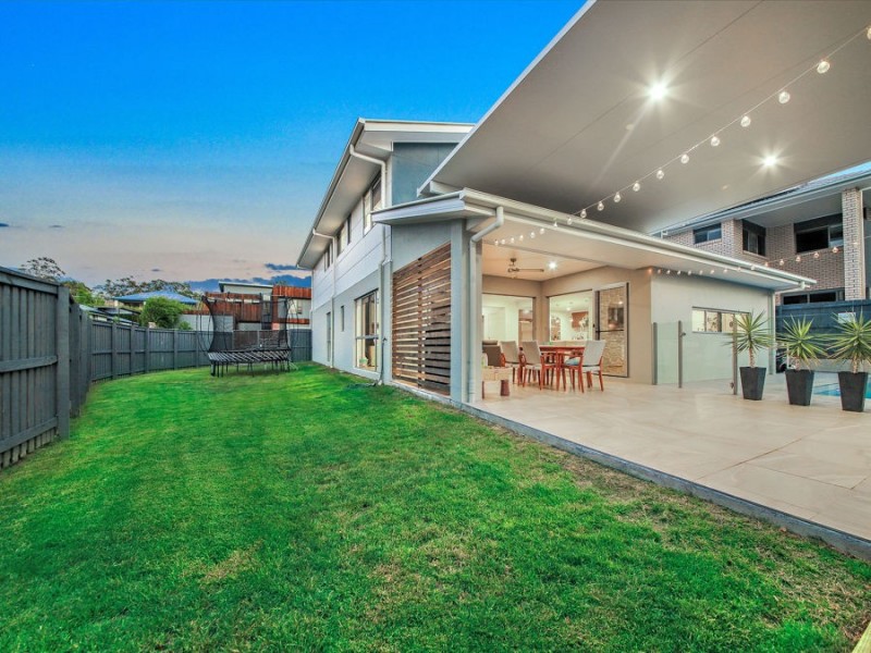 1 Paige Crescent, Wakerley QLD 4154