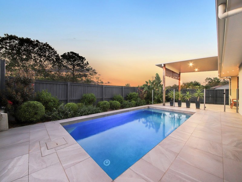 1 Paige Crescent, Wakerley QLD 4154