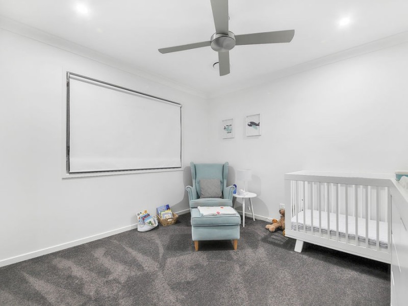 1 Paige Crescent, Wakerley QLD 4154