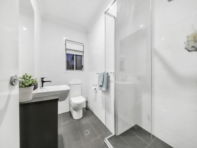 1 Paige Crescent, Wakerley QLD 4154