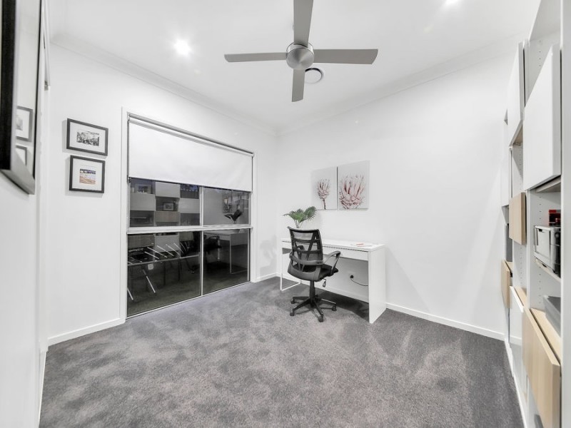 1 Paige Crescent, Wakerley QLD 4154