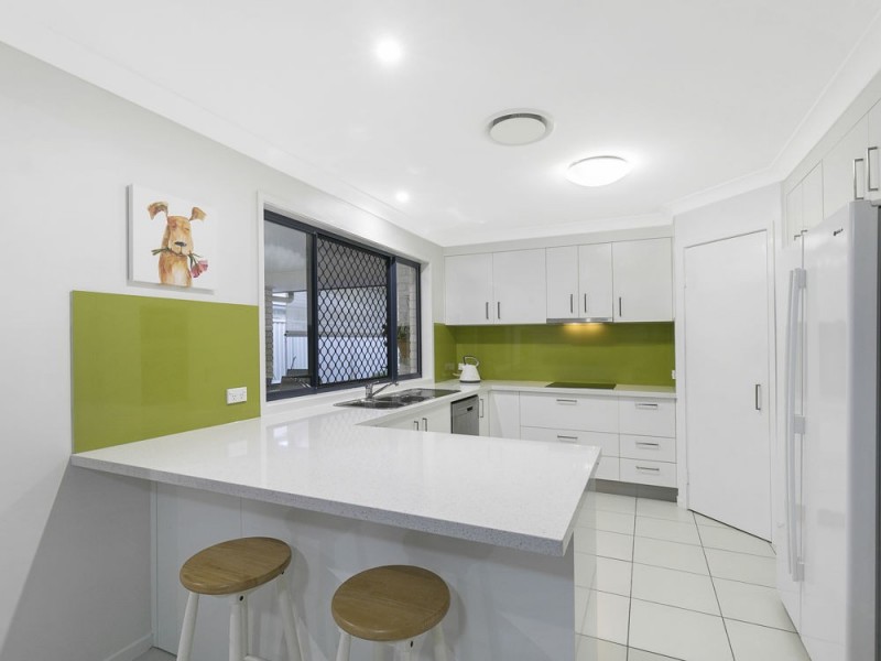 10 Cola Crescent, Wynnum West QLD 4178