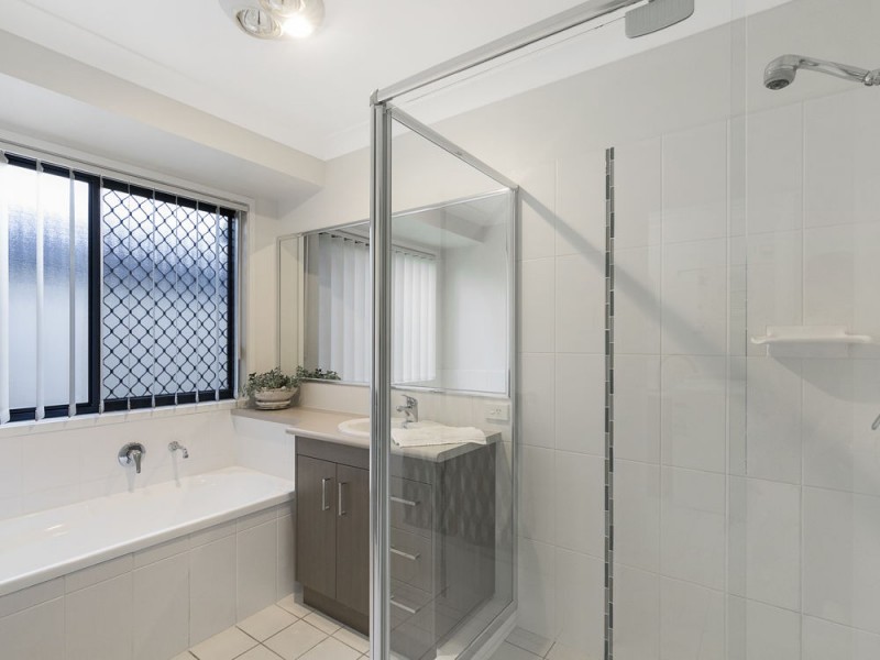 10 Cola Crescent, Wynnum West QLD 4178