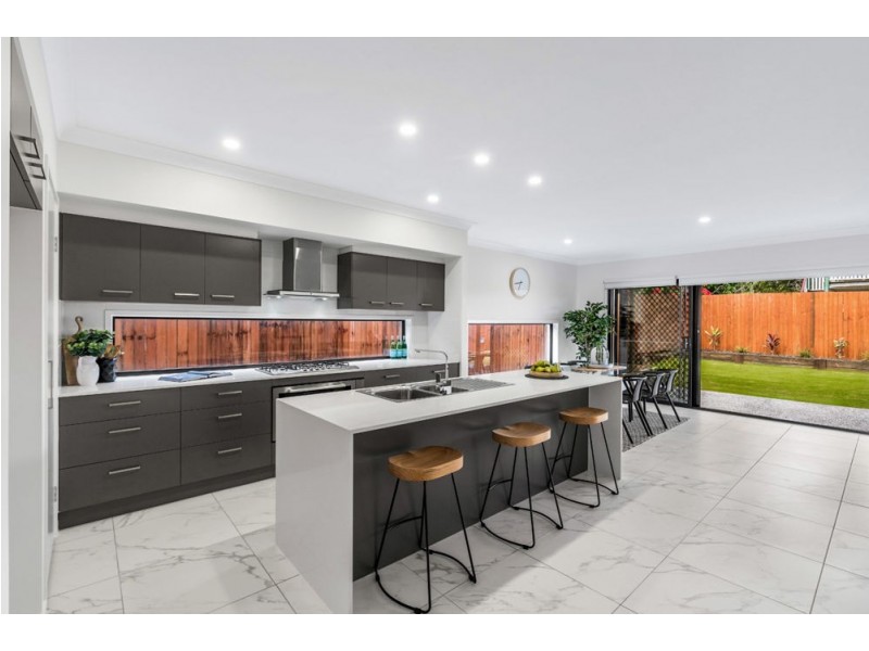 98 Richard Street, Lota QLD 4179