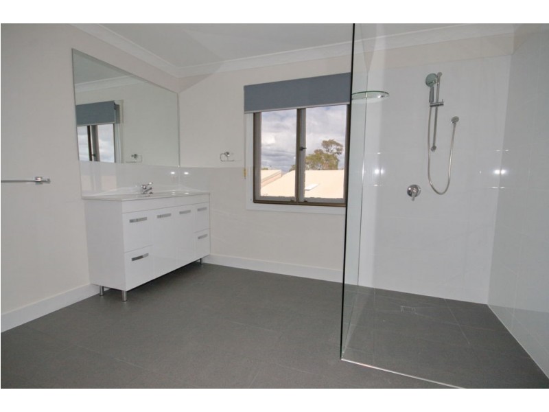 10 Preston Road, Manly QLD 4179