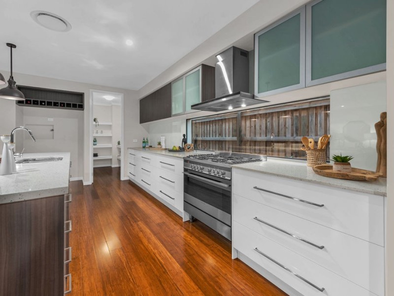 14 Warren Street, Wakerley QLD 4154