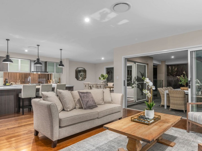 14 Warren Street, Wakerley QLD 4154