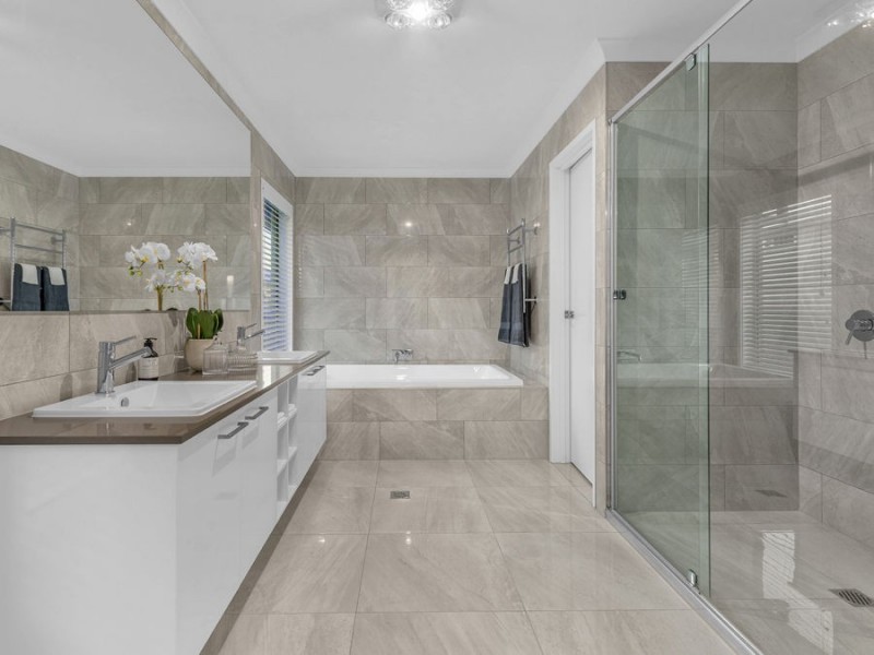 14 Warren Street, Wakerley QLD 4154