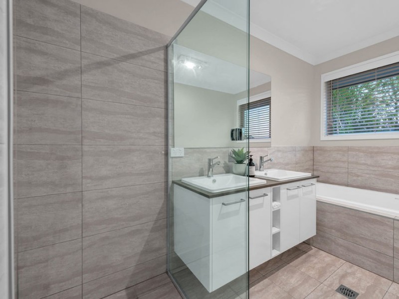 14 Warren Street, Wakerley QLD 4154