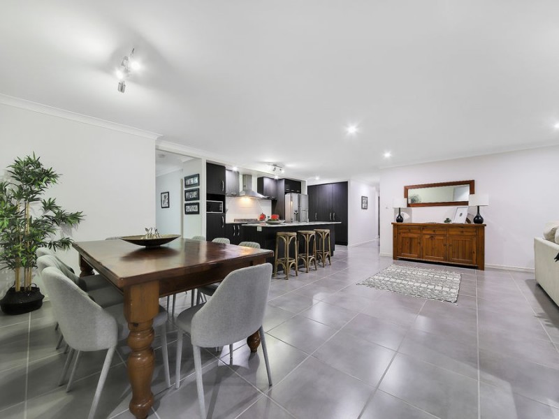 4 Ribblesdale Place, Gumdale QLD 4154