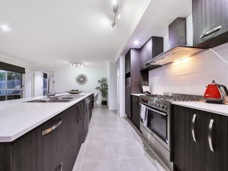 4 Ribblesdale Place, Gumdale QLD 4154