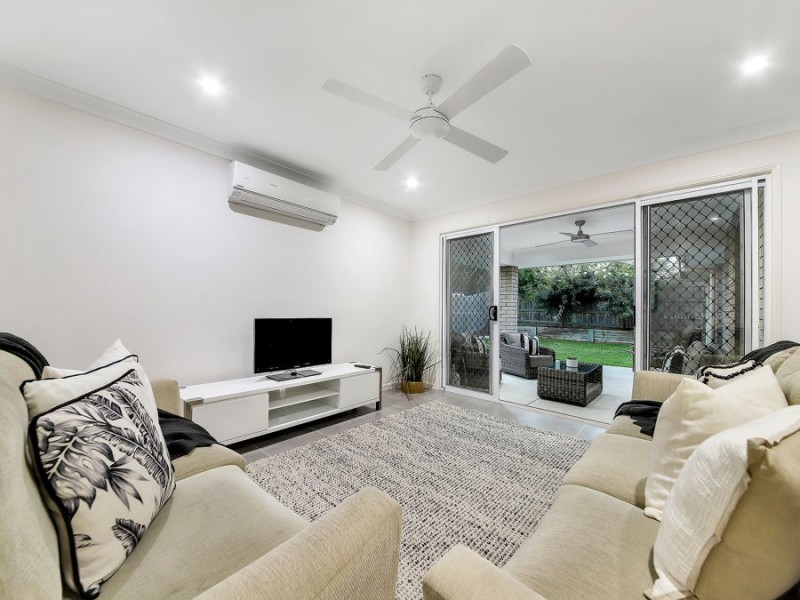 4 Ribblesdale Place, Gumdale QLD 4154