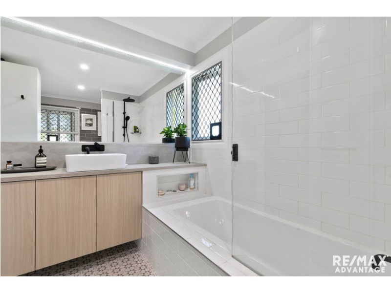 68 Wondall Road, Manly West QLD 4179