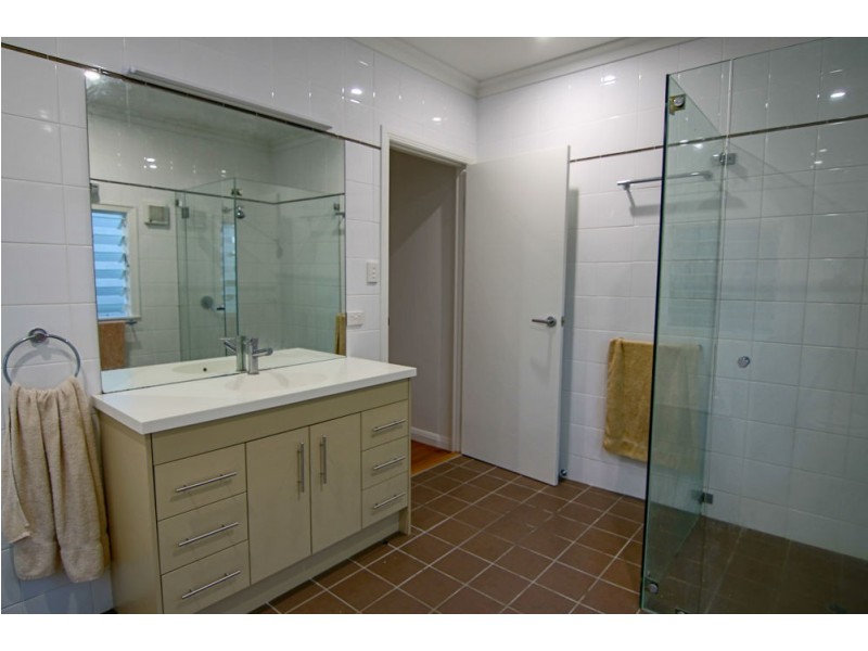 253 Ernest Street, Lota QLD 4179