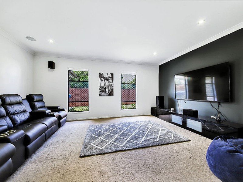 8 Blue Gum Place, Wakerley QLD 4154