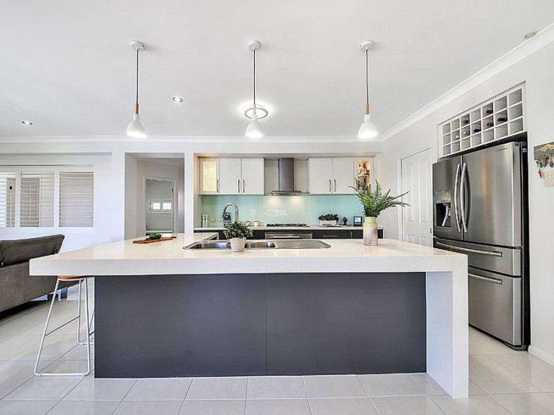 8 Blue Gum Place, Wakerley QLD 4154