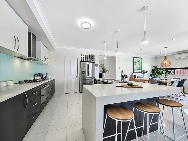 8 Blue Gum Place, Wakerley QLD 4154