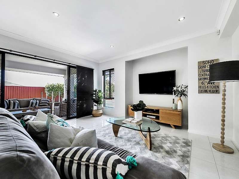 8 Blue Gum Place, Wakerley QLD 4154