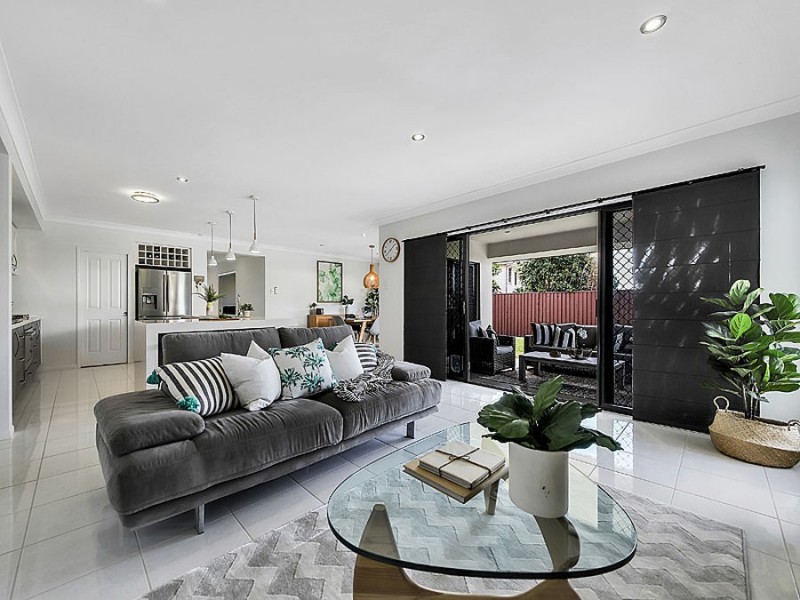 8 Blue Gum Place, Wakerley QLD 4154