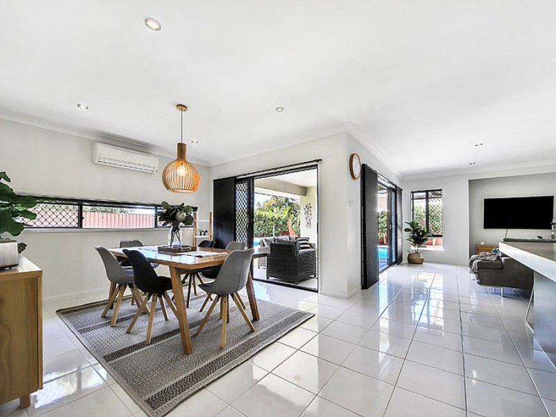 8 Blue Gum Place, Wakerley QLD 4154