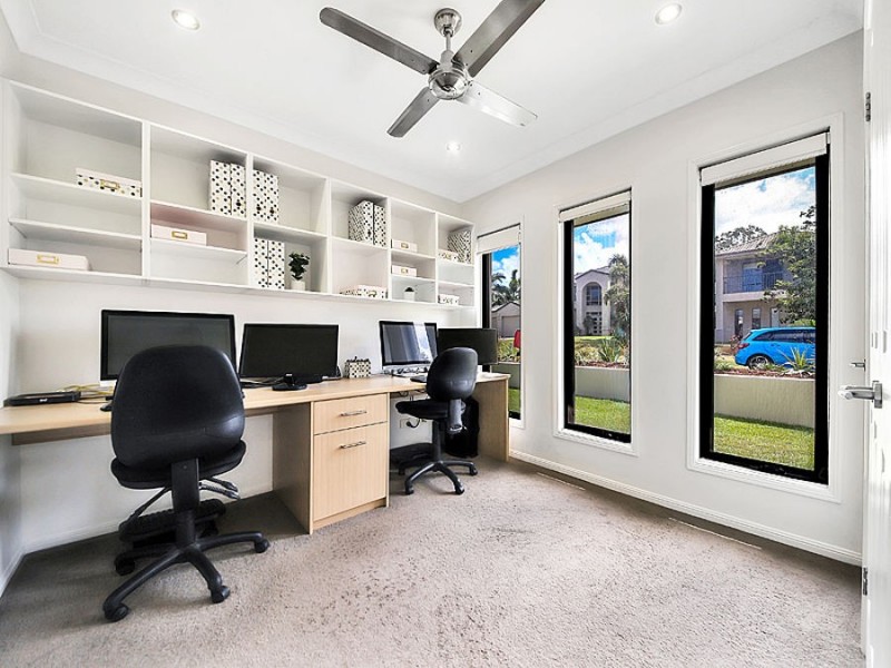 8 Blue Gum Place, Wakerley QLD 4154