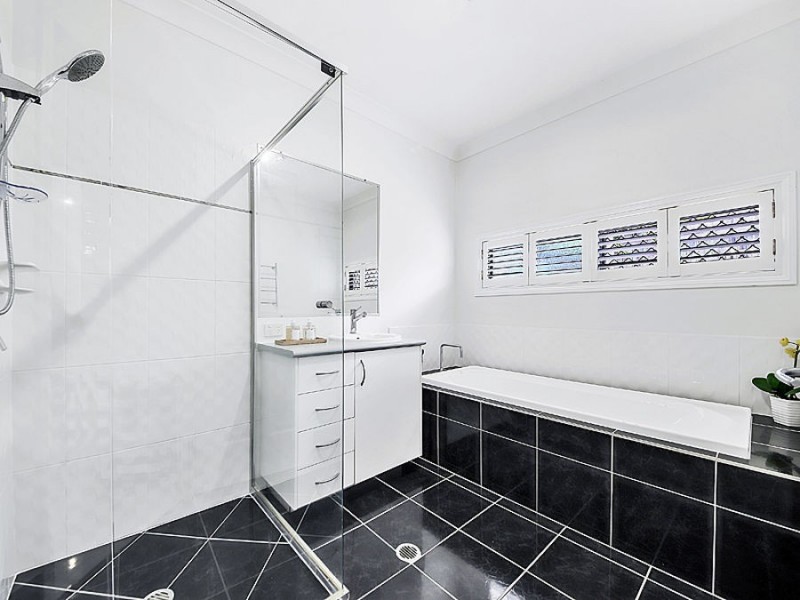 8 Blue Gum Place, Wakerley QLD 4154