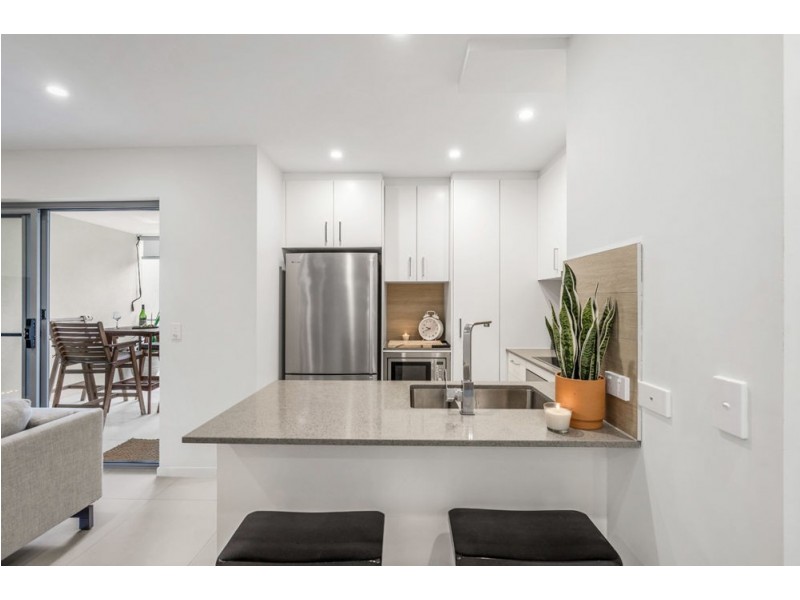 4/2 Little Bennett St, Norman Park QLD 4170