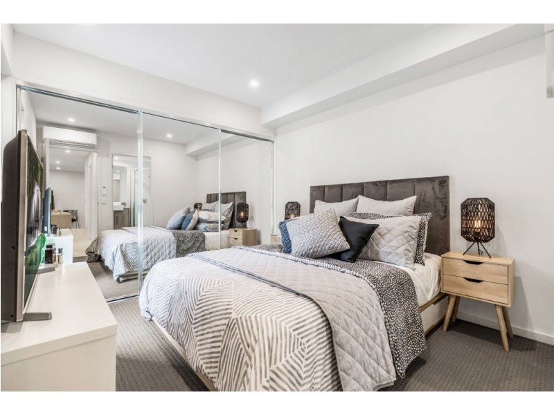 4/2 Little Bennett St, Norman Park QLD 4170