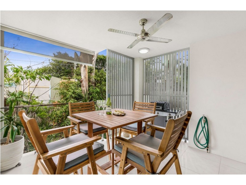 4/2 Little Bennett St, Norman Park QLD 4170