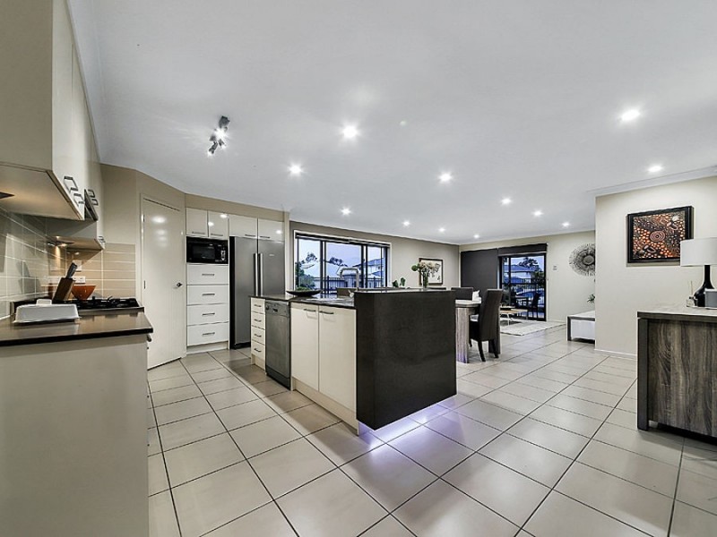 48 Foxwood Circuit, Wakerley QLD 4154