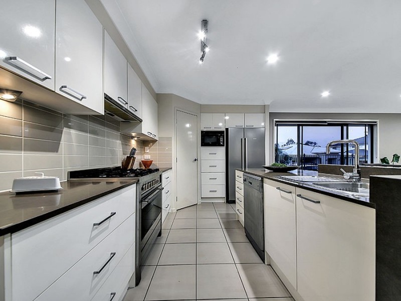 48 Foxwood Circuit, Wakerley QLD 4154