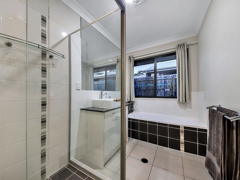 48 Foxwood Circuit, Wakerley QLD 4154