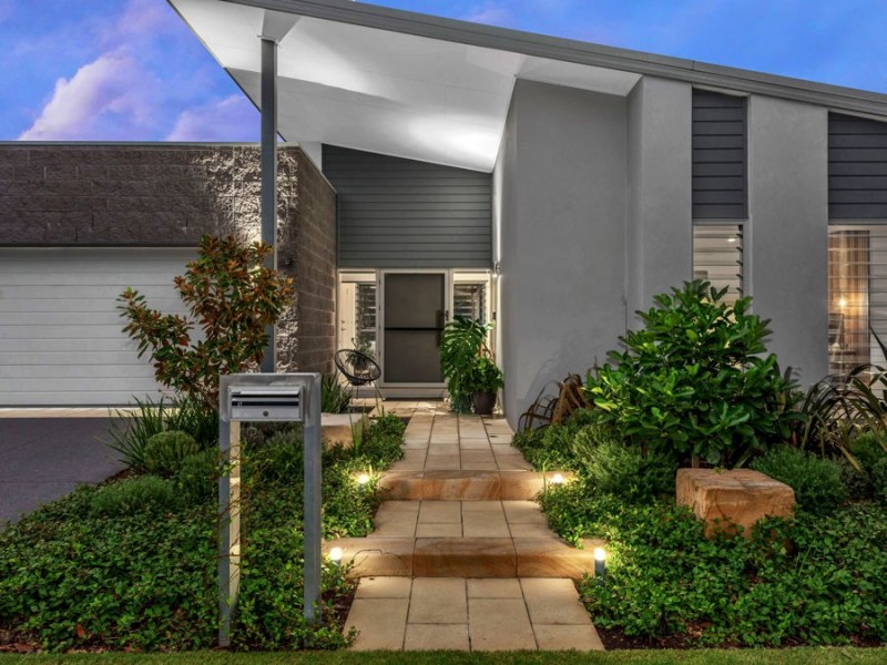 17 Margaret Crescent, Wakerley QLD 4154
