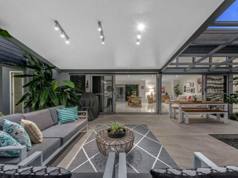 17 Margaret Crescent, Wakerley QLD 4154